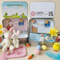 🔥Het beste paascadeau - KOOP 1, KRIJG 1 GRATIS!!🎁🐇Konijntje-mama in een klein pluche blikken doosje
